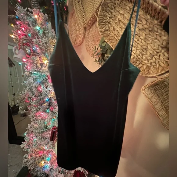 Green velvet dress - Picture 3 of 6